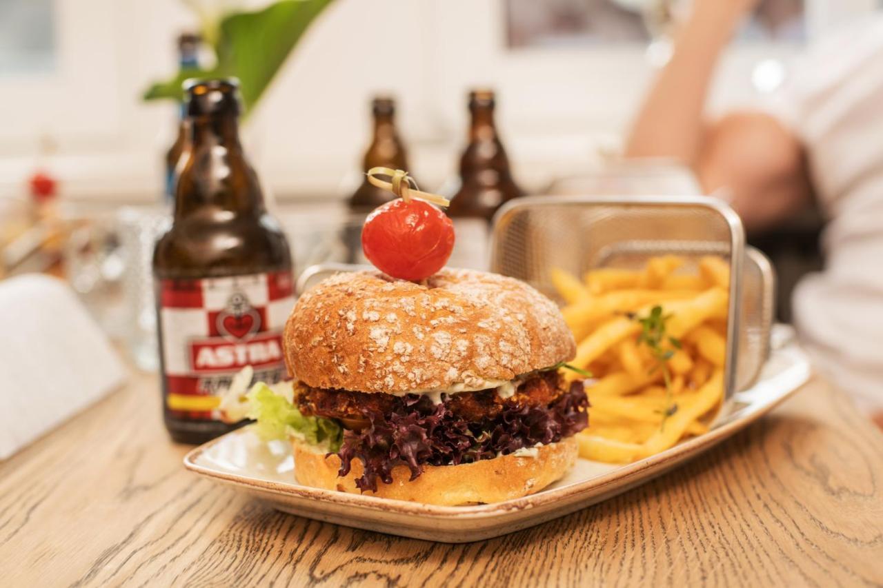 Hagen'S Hotel "Eat & Meet" Restaurant Bar Lounge Харен Екстериор снимка
