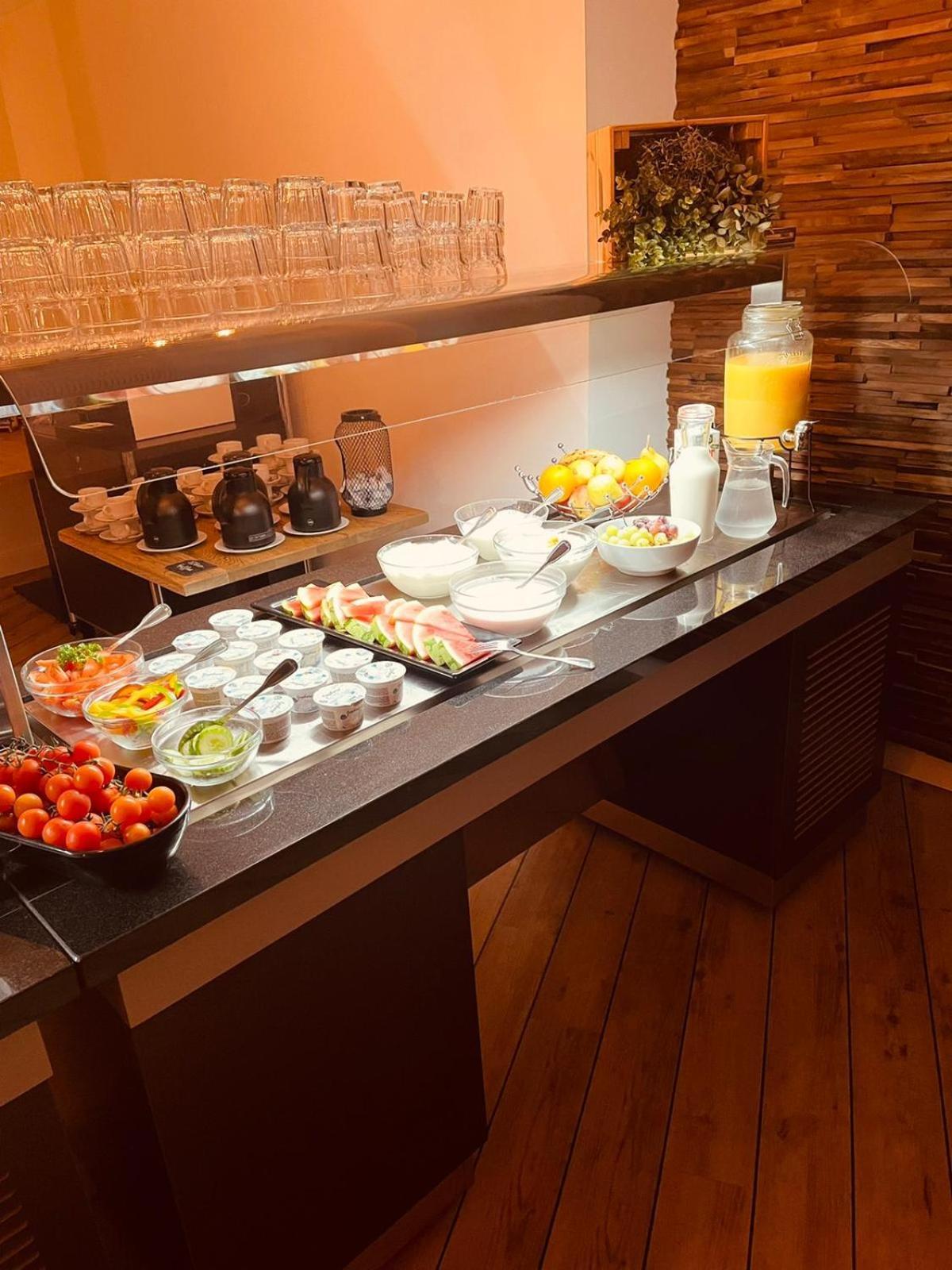 Hagen'S Hotel "Eat & Meet" Restaurant Bar Lounge Харен Екстериор снимка
